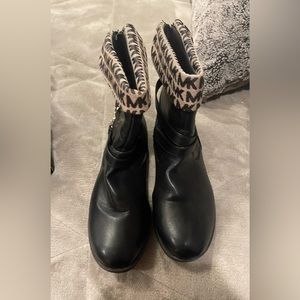 Womens Michael Kors boots sz 6
